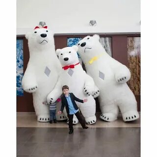 Медведь танцует на день рождения