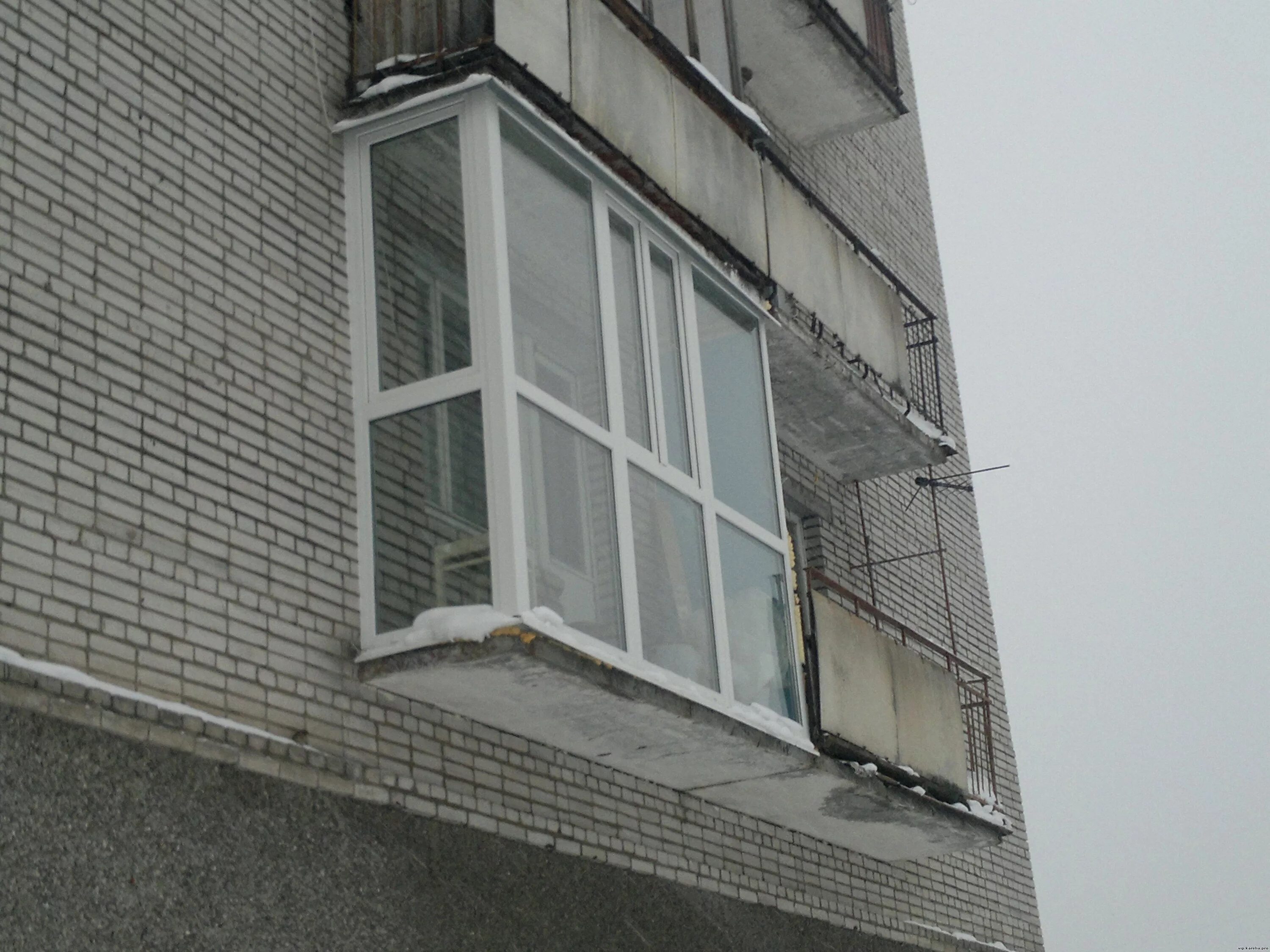 Перегородка между балконами