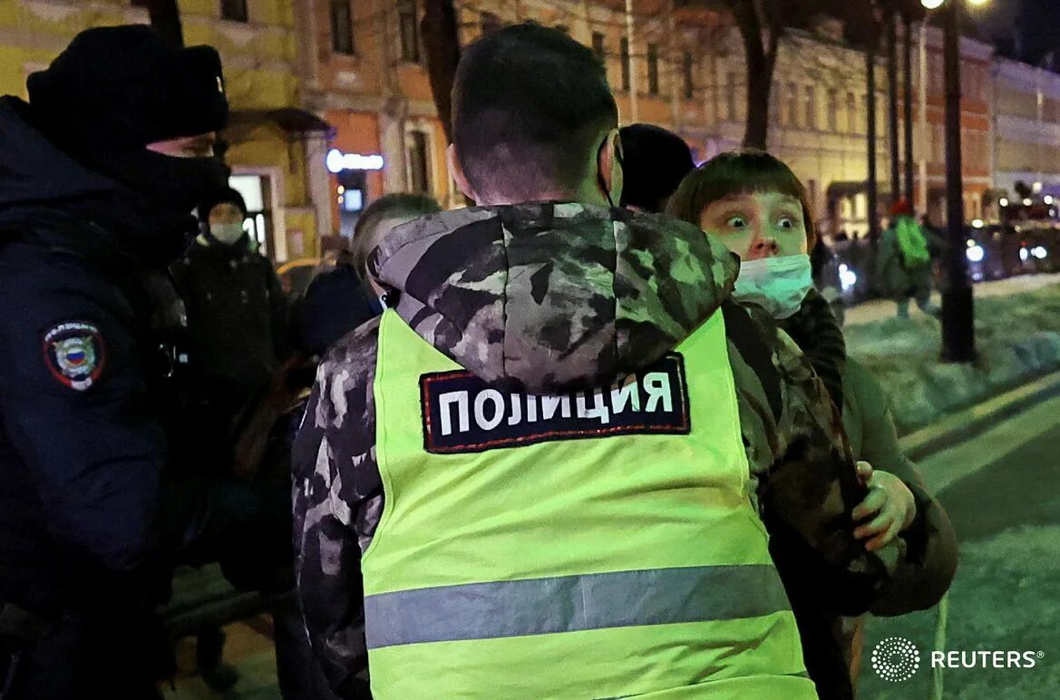 Полиция Москвы. Протесты против войны с Украиной. Москва протестует против войны с Украиной.