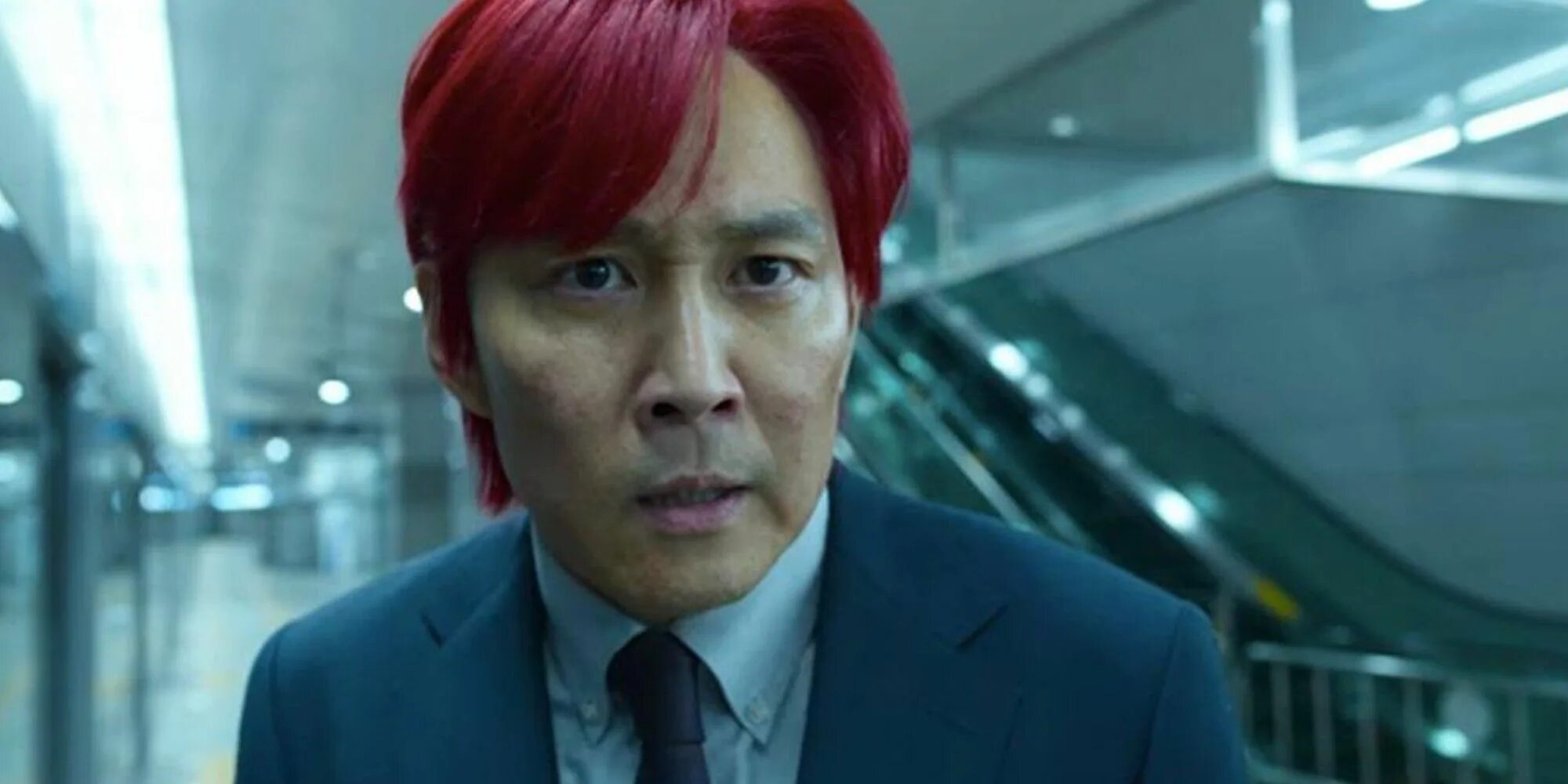 Хван Дон-хёк. Лин Джон Джэ. Сон Джи Хун игра в кальмара. Ли Джон-Джэ с красными волосами.