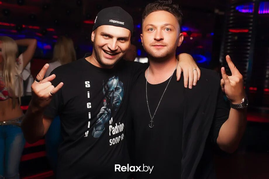 Селебриум. Диджейский стол. Dj в клубе. Диско клуб. Клип на котором диджей с вертолёта спускается на остров.