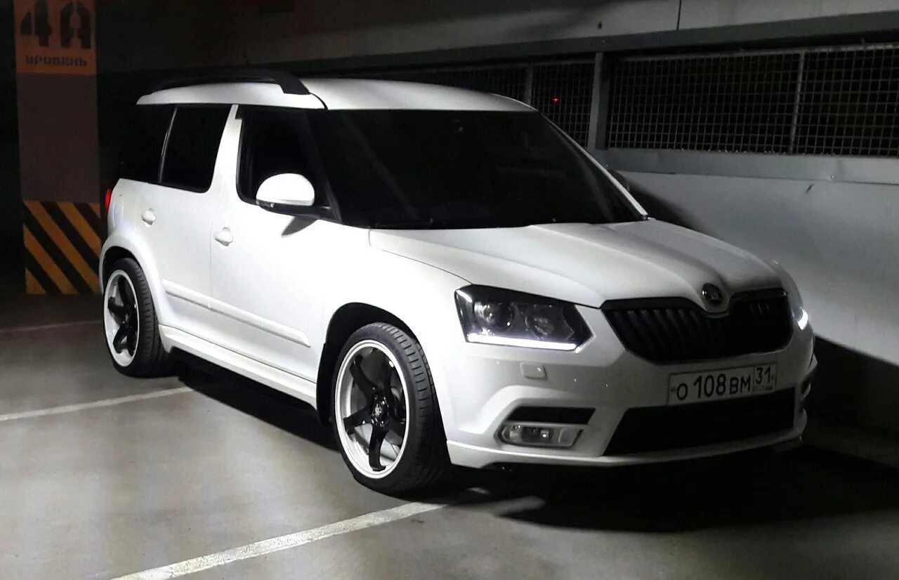 Тюнинг йети. Тюнингованная Шкода Йети. Škoda Yeti 2012 Tuning. Škoda Yeti обвес. Skoda Yeti 201.