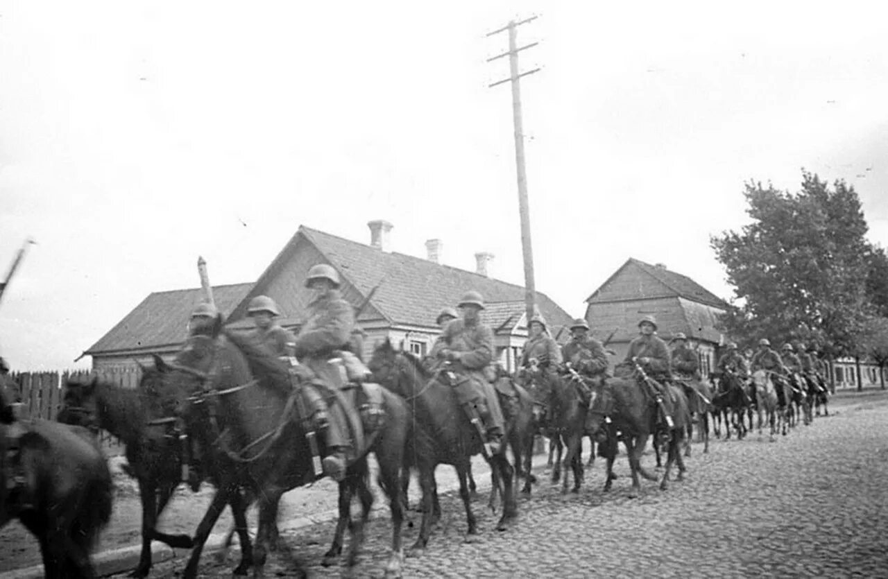 Вышедший рано утром отряд прошел. Польский поход РККА 1939. Освободительный поход РККА 1939. Красная армия в Западной Белоруссии 1939. Освободительный поход красной армии 1939 в Польше.