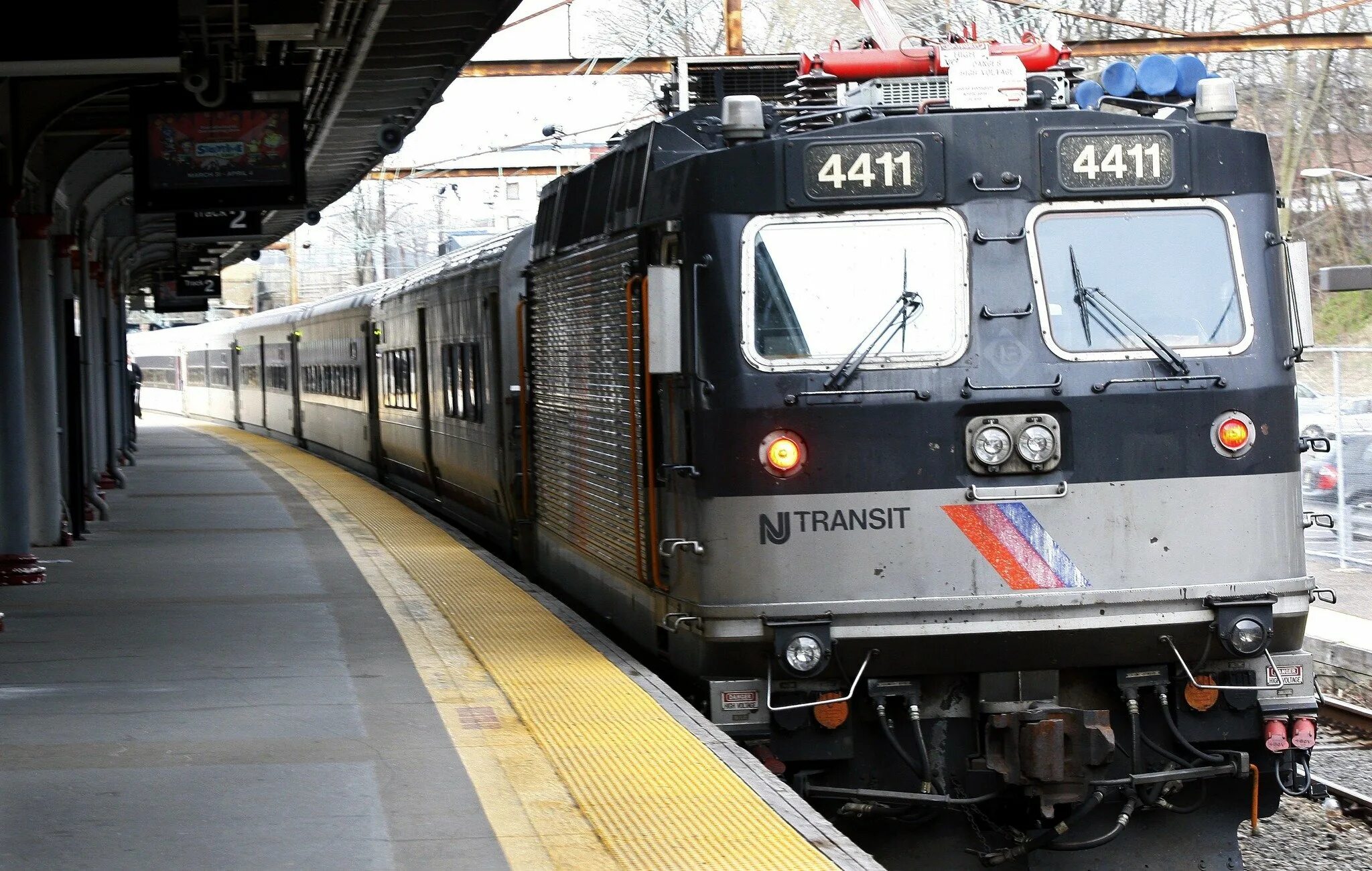 Train banks. Нью-джерси Транзит. New Jersey Transit. NJ Transit Train. NJ Transit Strike 2015.