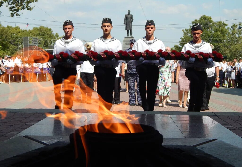 вечный огонь севастополь на нахимова. мемориал вечный огонь севастополь. вечный огонь севастополь 1945. памятник вечный огонь в севастополе. вечный огонь памяти севастополь.