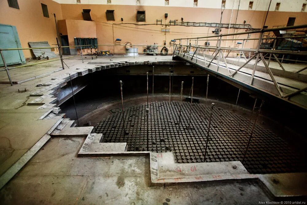 Реактор внутри. Реактор внутри. Реактор рбмк-1500 игналинская аэс. Ленинградская аэс рбмк 1000. Рбмк-1000 курская аэс.