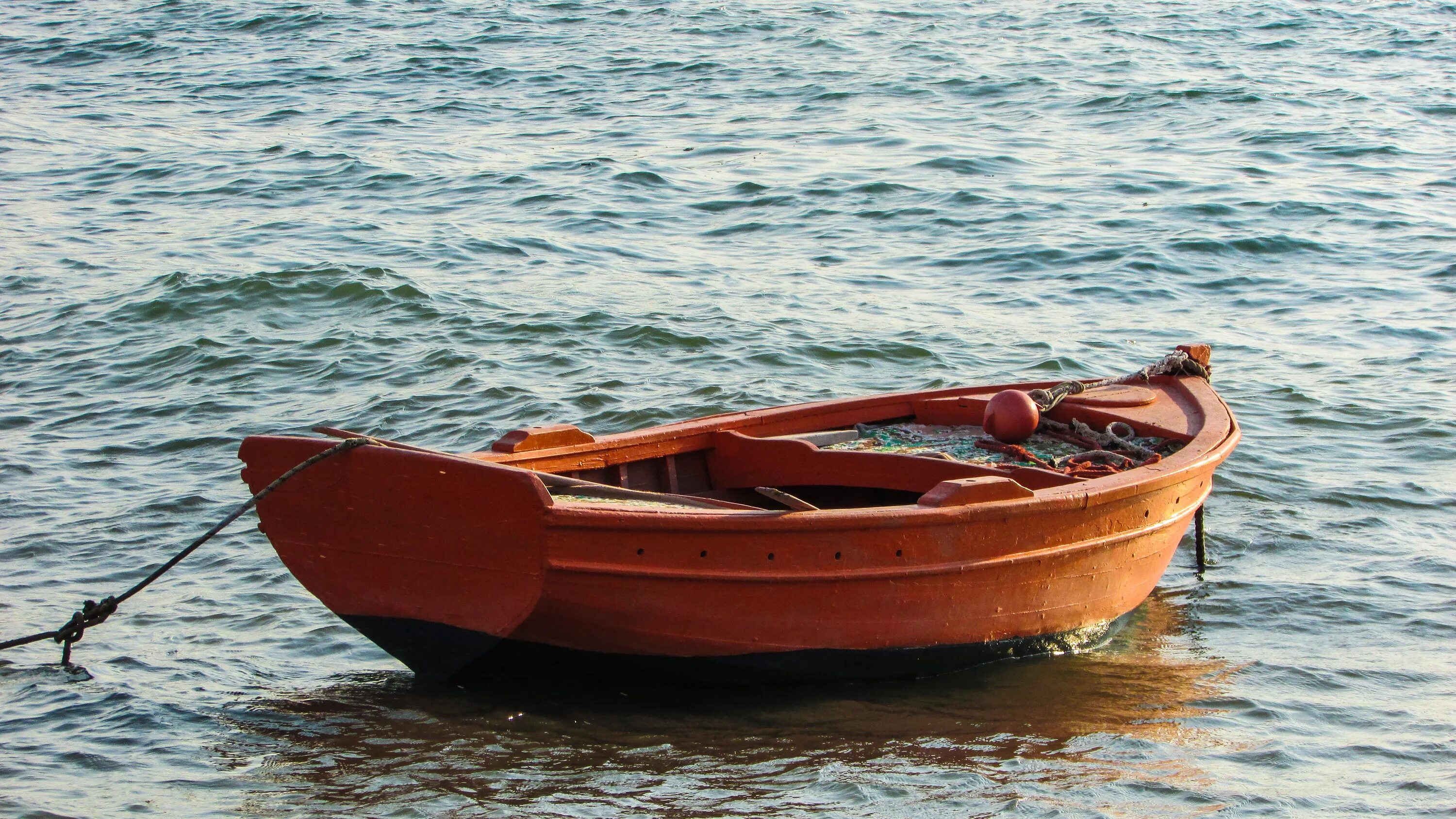 Как называется шлюпка. Кунгас лодка. Шлюпка. Лодка шлюпка. Спасательная лодка деревянная.