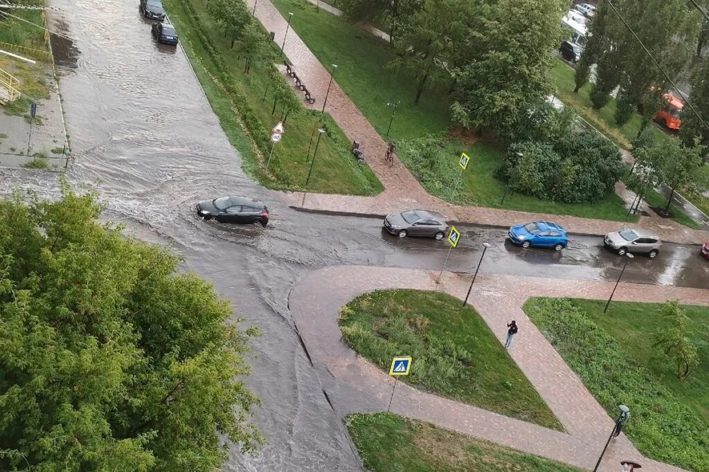 Потоп в Нижнем Новгороде. Улицы после дождя. Город после дождя. Затопленные улицы Нижнего Новгорода.