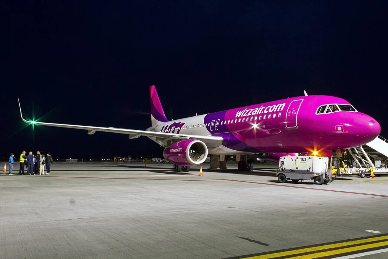 Wizz ереван. Wizz Air a320. Wizz Air парк самолетов. Wizz Air 747. Optimum Wizz Air RL, губы.