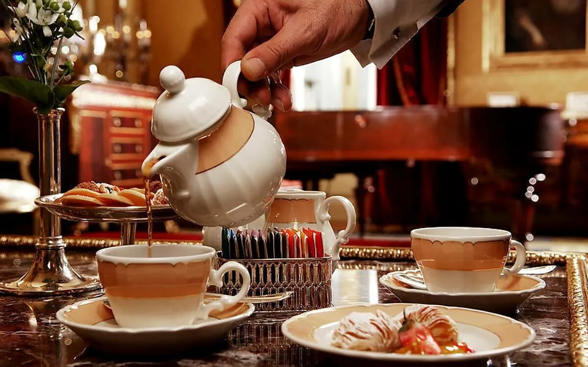 Как будет на английском чайная. Чайная церемония в Англии Файв оклок. Английское чаепитие Five o'Clock Tea. Традиции чаепития в Великобритании. Английское чаепитие традиции.