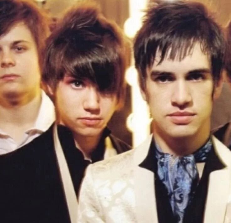 Panic at the disco lying is. Группа panic! at the disco. паник эт зе диско. panic at the disco участники. паник эт зе диско солист.