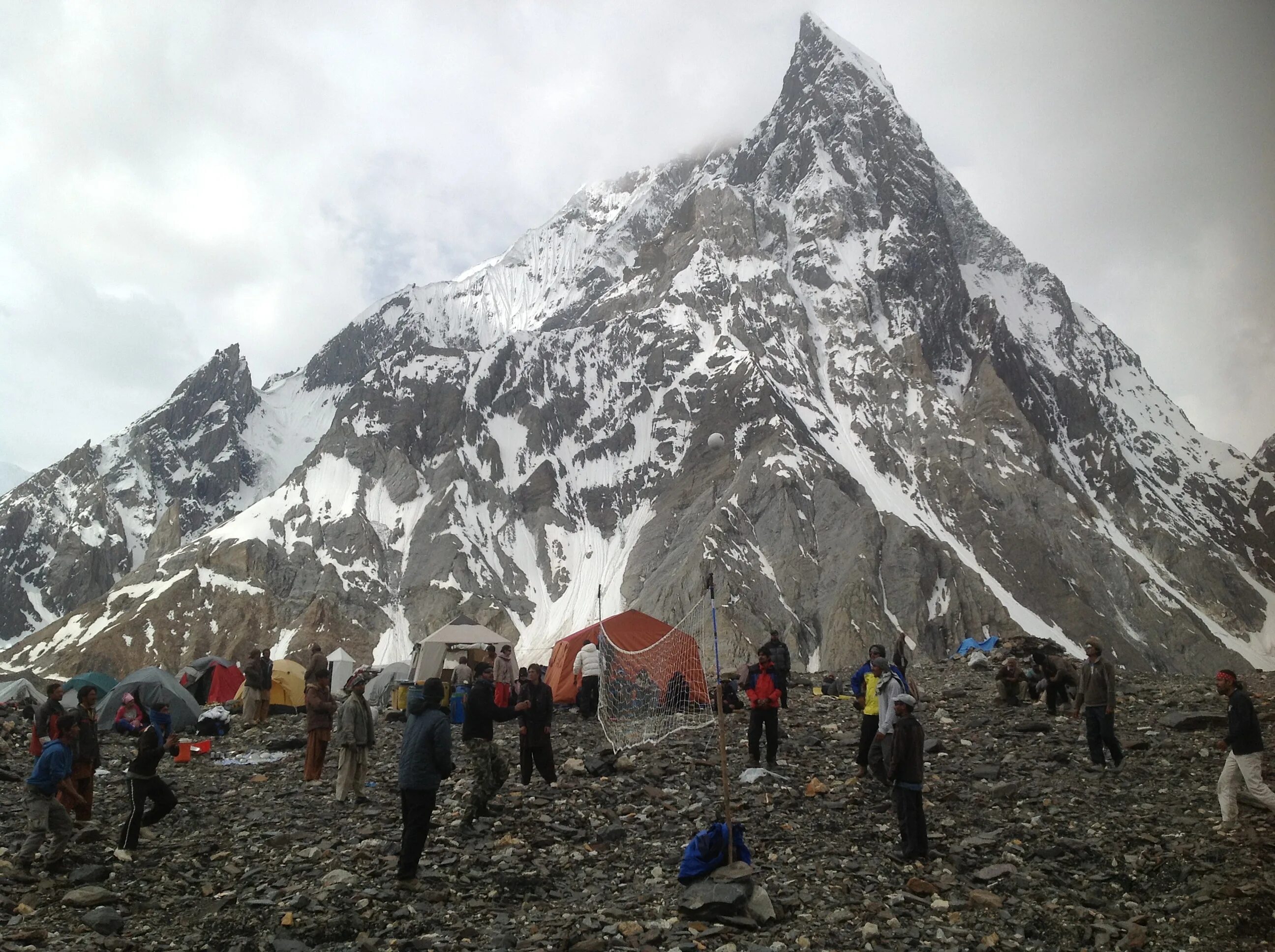 Concordia (Karakoram). Конкордия лагерь. Mitre Peak.
