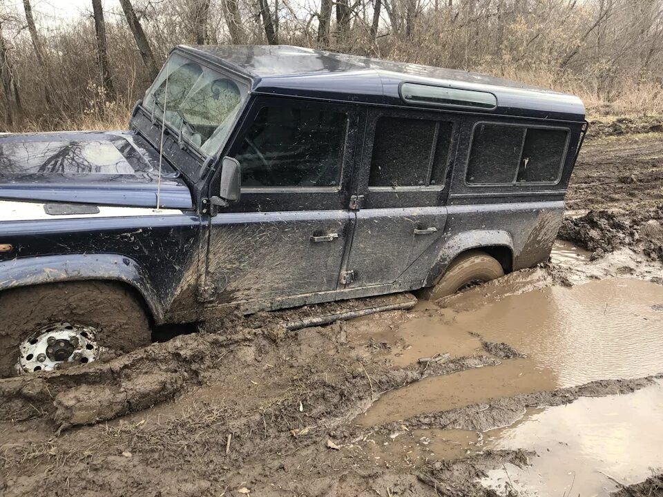 Defender шины. Резина для Land Rover Defender. Грязевая резина на Дефендер. Дефендер на летней резине.