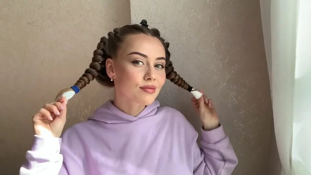 Как крутить кудри на носки. Кудряшки на носки. кудри на платок. накрутиться на носки. накрутка волос на носки.