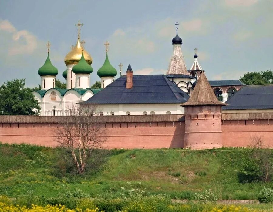 Достопримечательности суздаля фото с названиями. Суздаль город. Суздаль достопримечания. Город Суздаль достопримечательности. Исторические памятники города Суздаль.