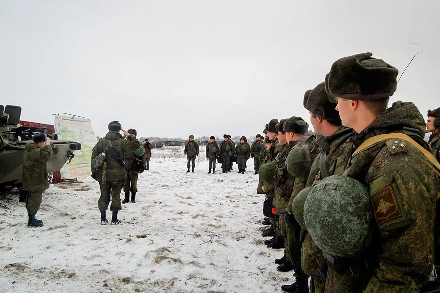 Боевая готовность войск. Тревога в воинской части. Боевая готовность подразделений и частей. Военные в боевой готовности.