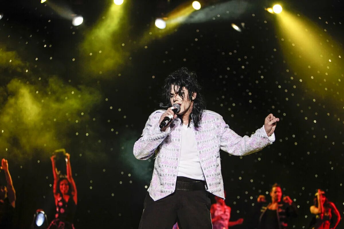 Концерт популярной песни. Michael Jackson концерт.