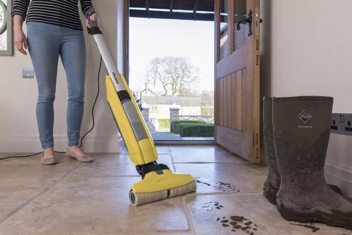 Включи пылесос сухую уборку. Электрошвабра керхер fc5. karcher fc 5. пылесос керхер бытовой. пылесос керхер для влажной уборки fc.