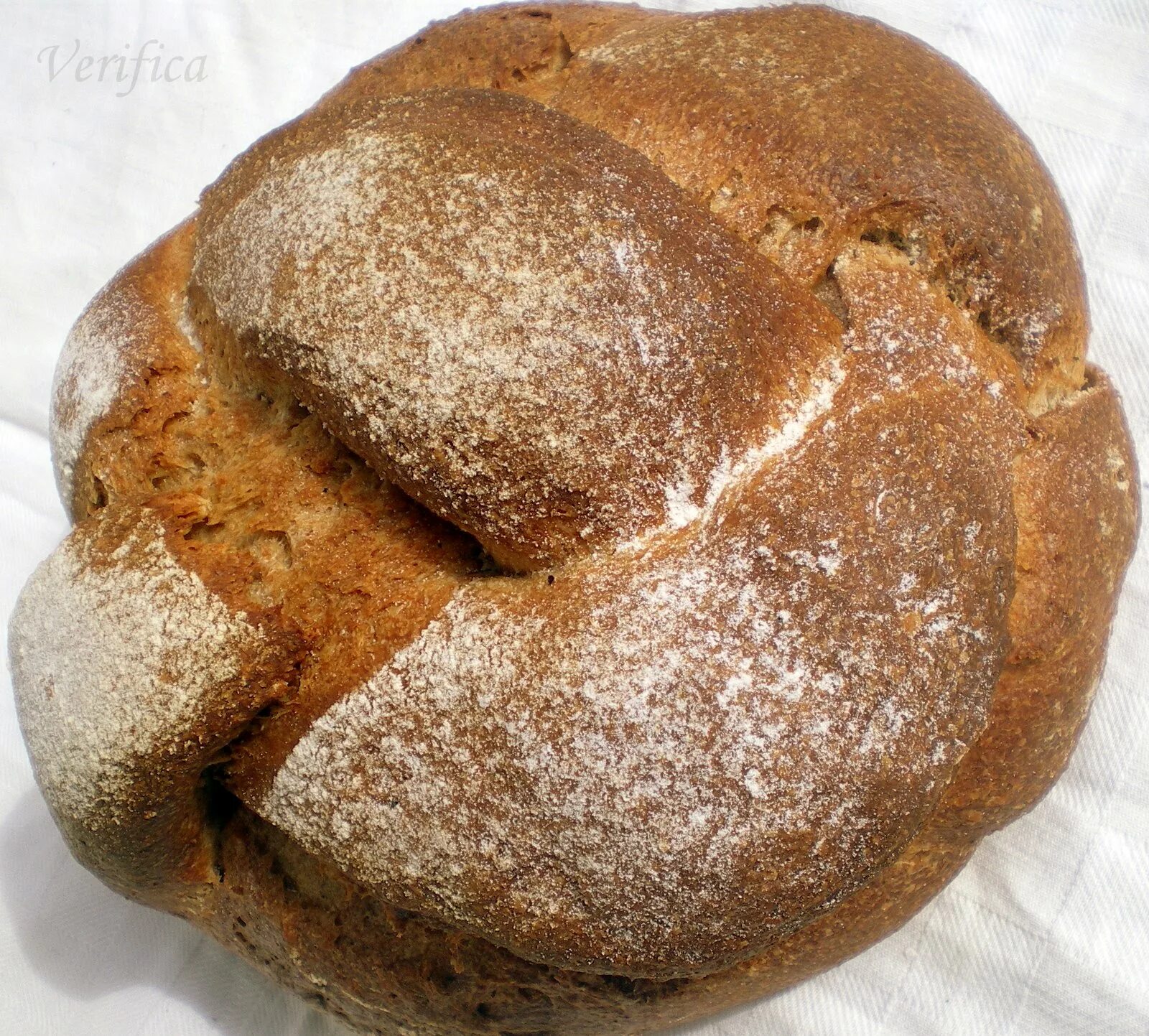 Поляница по украински. Поляница хлеб. Греческий деревенский хлеб. Недопеченный хлеб. Хлеб Симили.