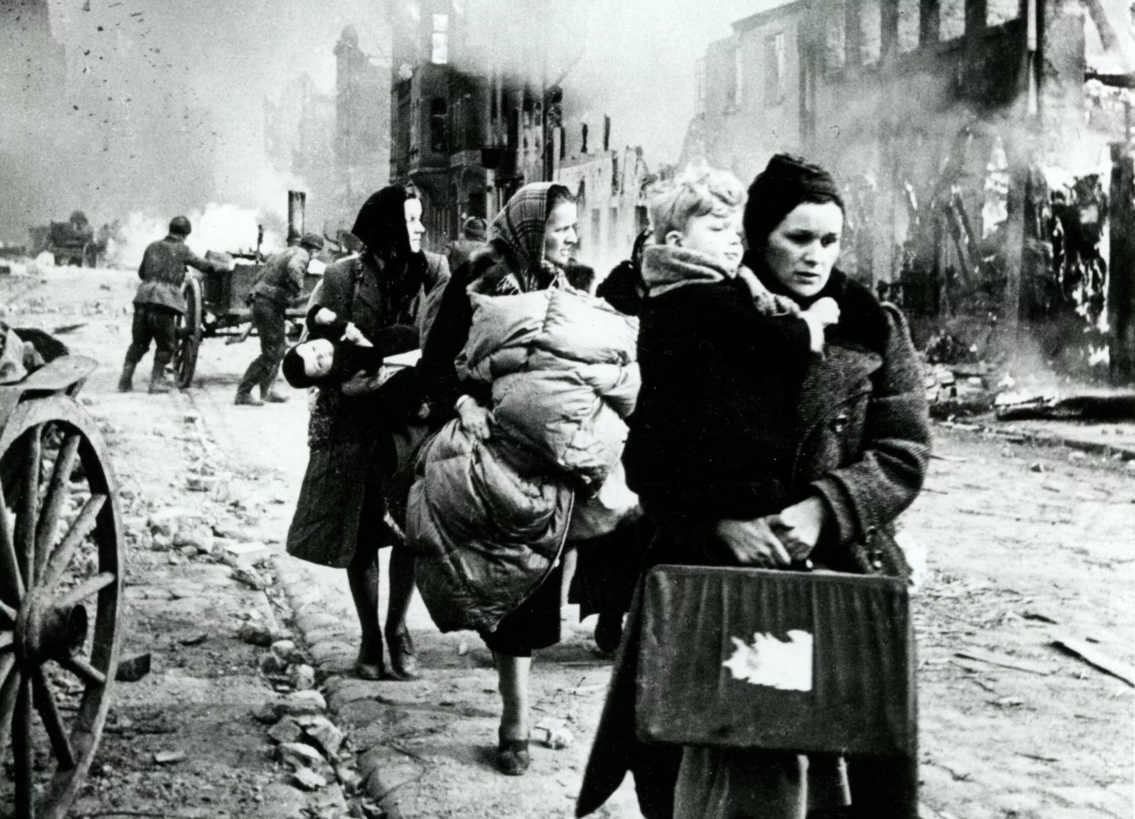 Данциг 1945. Беженцы из Кенигсберга 1945. Беженцы в Германия после второй мировой войны.