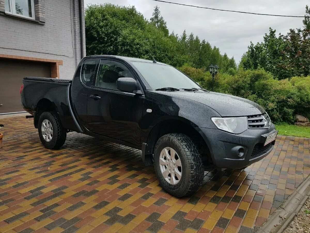 Mitsubishi l200 полуторная кабина. Митсубиси . Л 200 полуторка. Полуторная л 200. Mitsubishi l200 одинарная кабина. Купить л200 с пробегом на авито