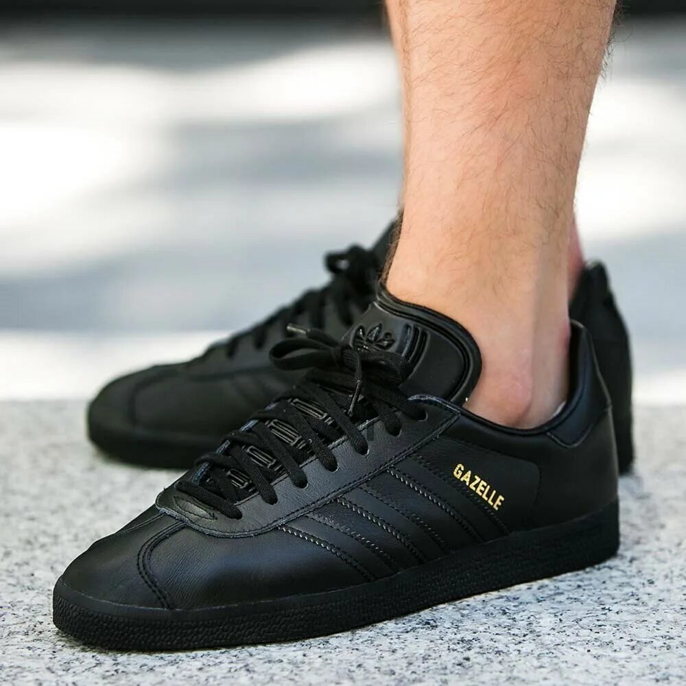 Черные кожаные адидас. Adidas Gazelle черные кожаные. Кроссовки adidas Gazelle мужские. Adidas Gazelle мужские черные кожаные. Кроссовки adidas Gazelle мужские черные.