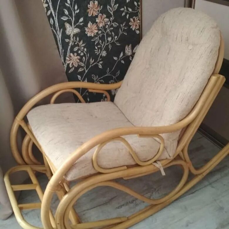 Бэушную мебель. Кресла симферополь. Кресло dxracer фиолетовое. Кресло комсомольск на амуре. Кресло для стримеров dxracer.