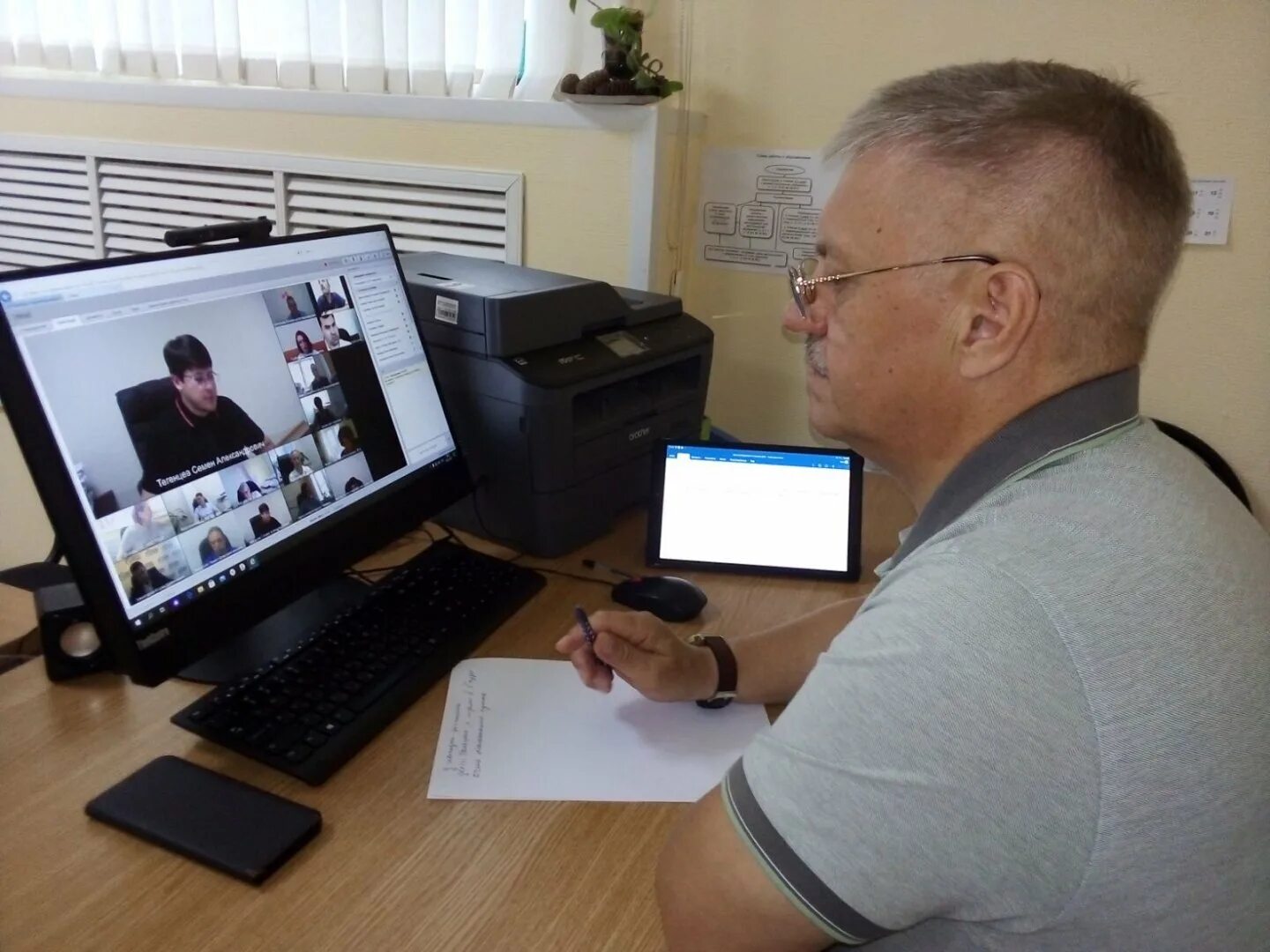 Дарья тарасова журналист. Роспотребнадзор тюменской области. Гусев сергей директор. Амбидекстер у доски. Жилищная инспекция тюмень телефон.