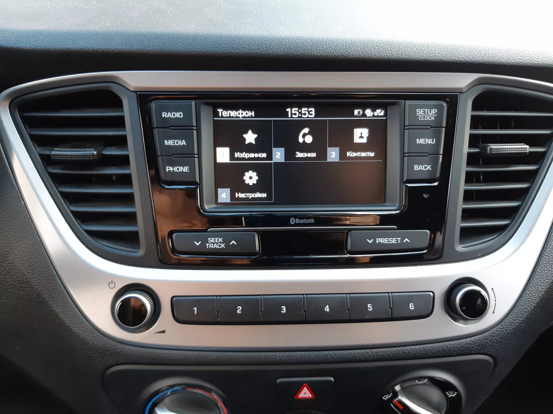 Solaris carplay. Штатная магнитола солярис 2017. штатная магнитола hyundai solaris 2025. магнитола солярис 2 2025 active. магнитола hyundai tucson 2017.
