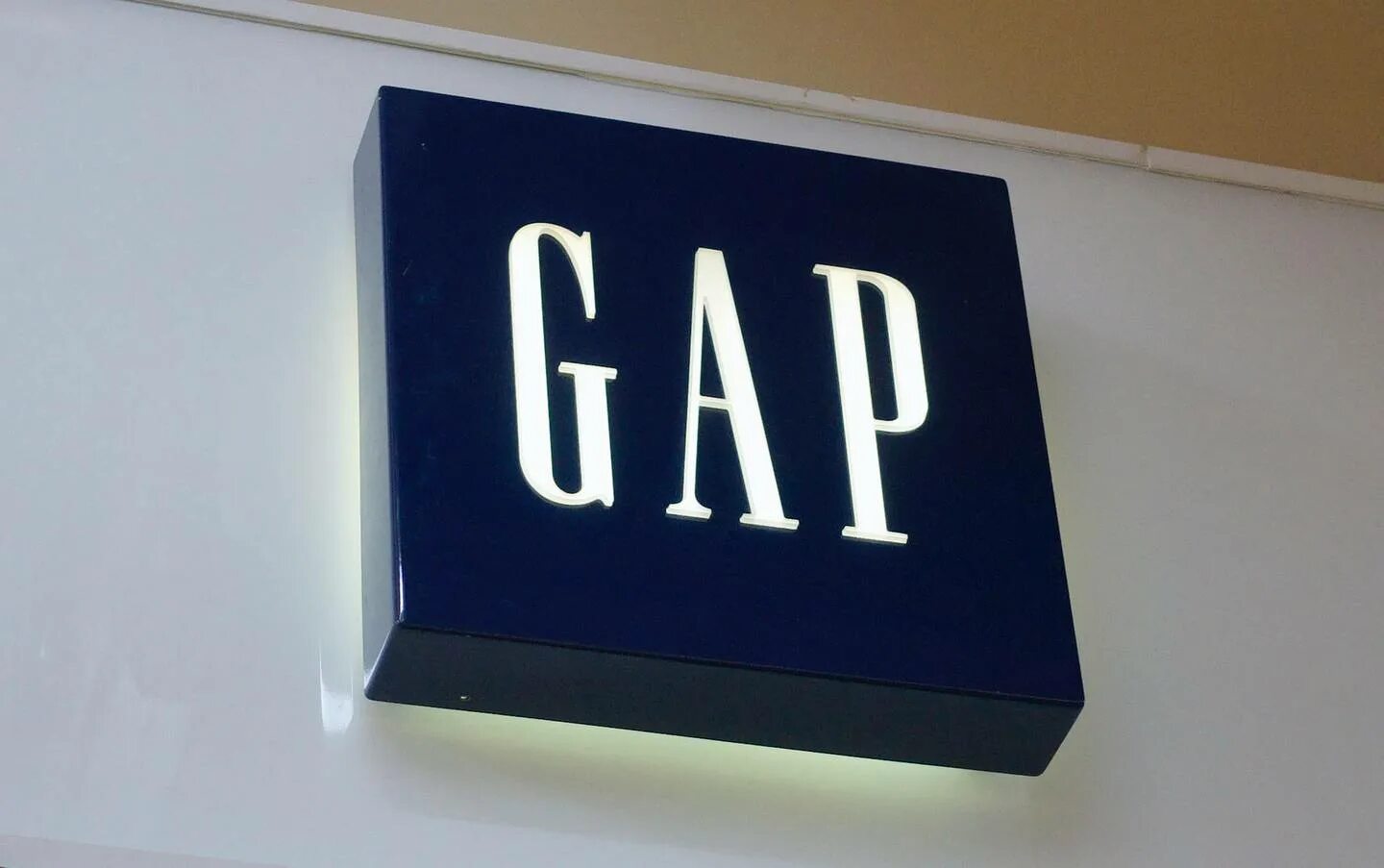 Gap компания. Gap. Гэп бренд. Gap картинка.