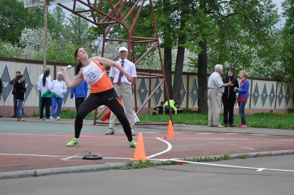 Метание мяча весом 150 г (м). Метание спортивного снаряда 500г гто. Метание снаряда 700 грамм гто. Метание гто. Метание спортивного снаряда гто.