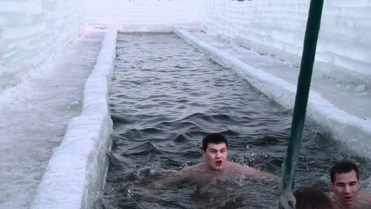Моржевание в серебряном бору. Моржи екатеринбурга. Моржевание на новый год. Екатеринбург пробежка моржей. Моржи шарташ.