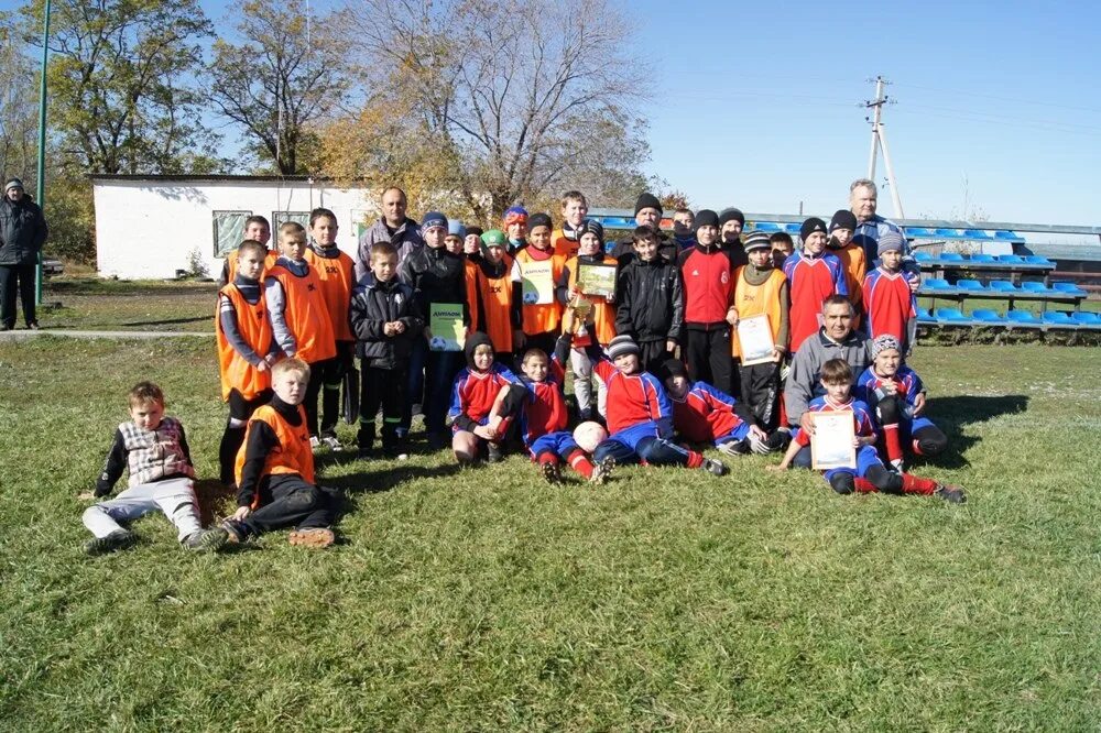 Газета калитва белая калитва последний. Перекресток белая калитва про аладьиных. перекресток белая калитва объявления газета последний номер. перекрёсток белая калитва официальный сайт газета день металлурга.