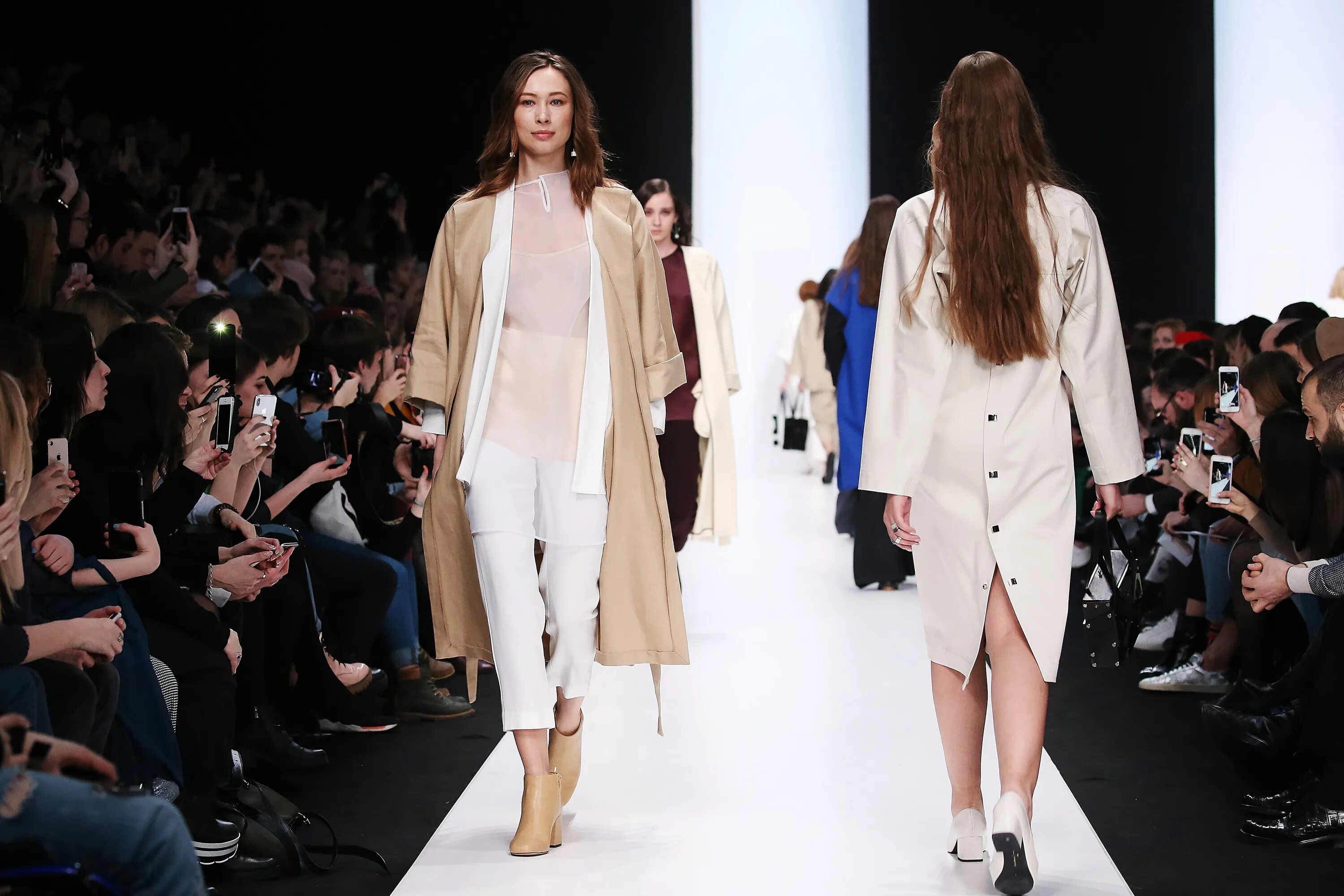 Магазин русской моды. Российская мода. Платья зайцева вячеслава. Показ мод россия. Дом моделей славы зайцева.