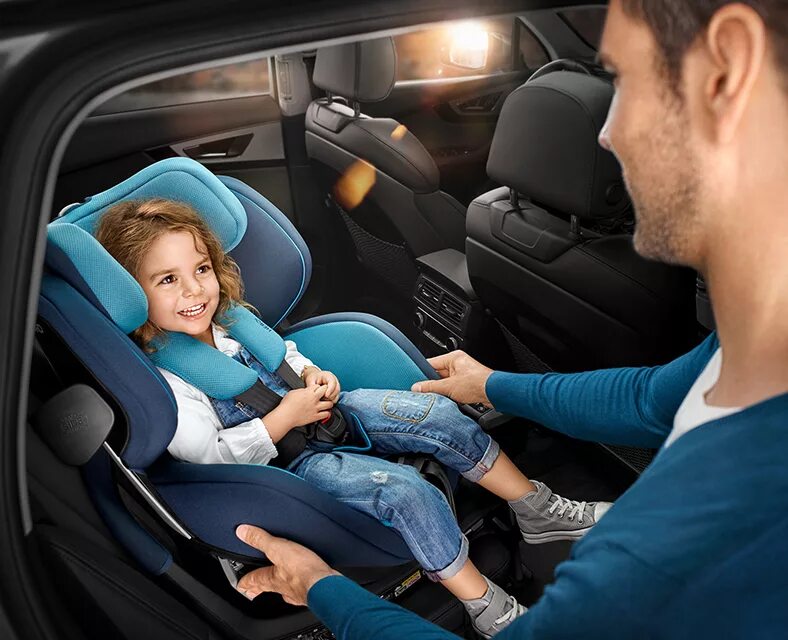 Автокресла авто. Recaro Zero 1. Детское кресло рекаро. Детский кресло для автомобиля. Детское автокресло в машине.