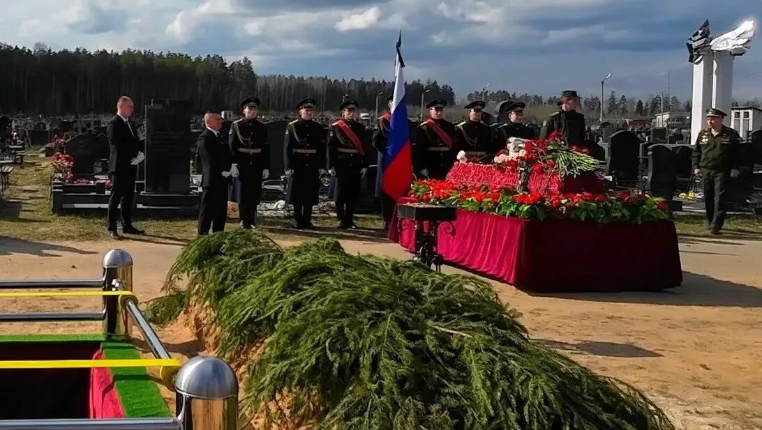 В твери похоронили. Простились с погибшим мобилизованным. Военное кладбище.