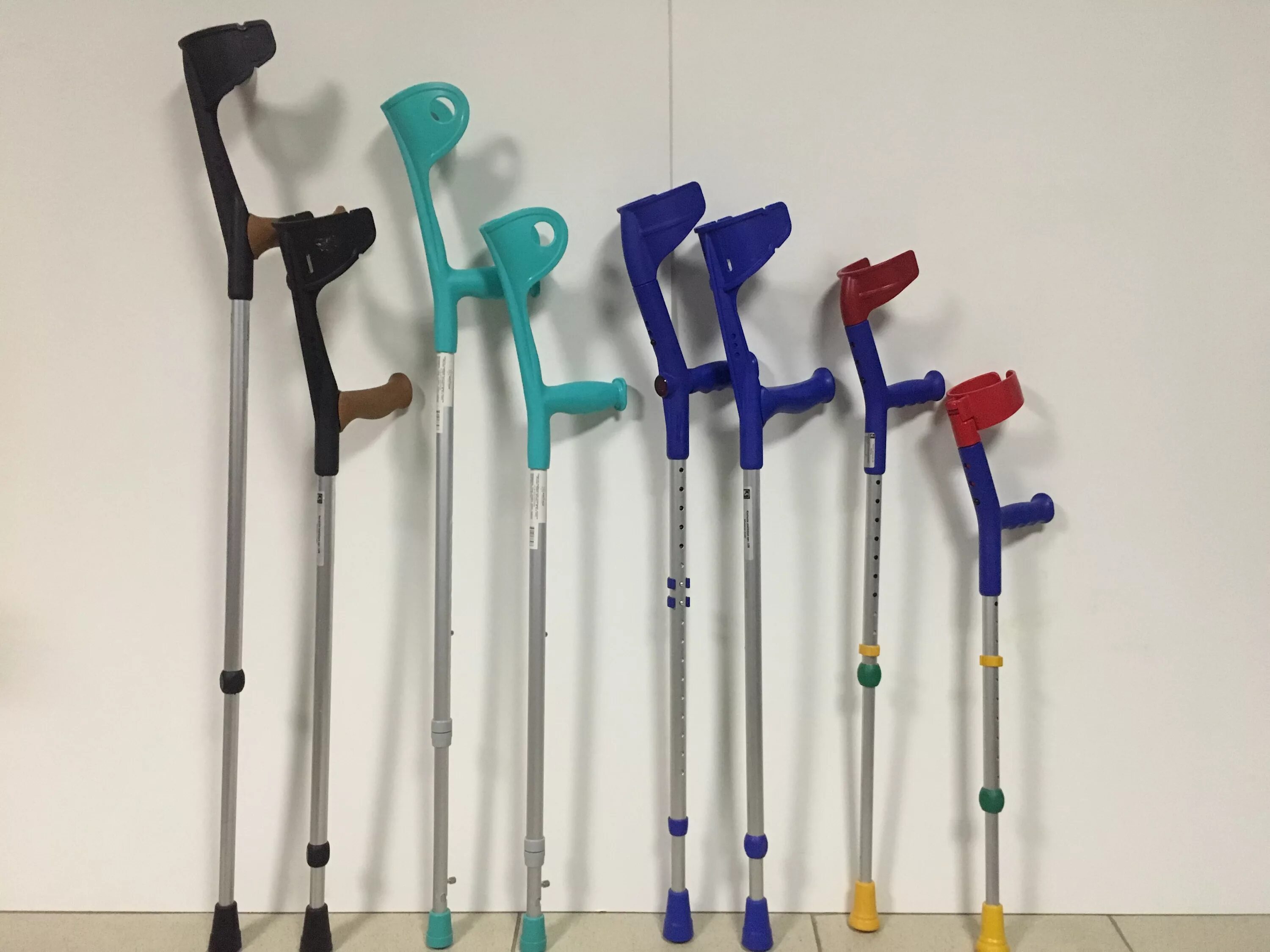 где можно взять костыли. костыли подмышечные напрокат санкт петербург. костыли подмышечные barry 10021 детские. костыли напрокат. костыли металлические регулируемые.