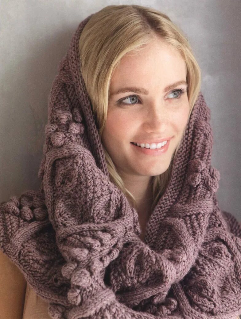 Вязаные шарфы. Шарфы женские вязаные. Вязаный шарф спицами. Вязаные шарфы. Вязаный шарф спицами.
