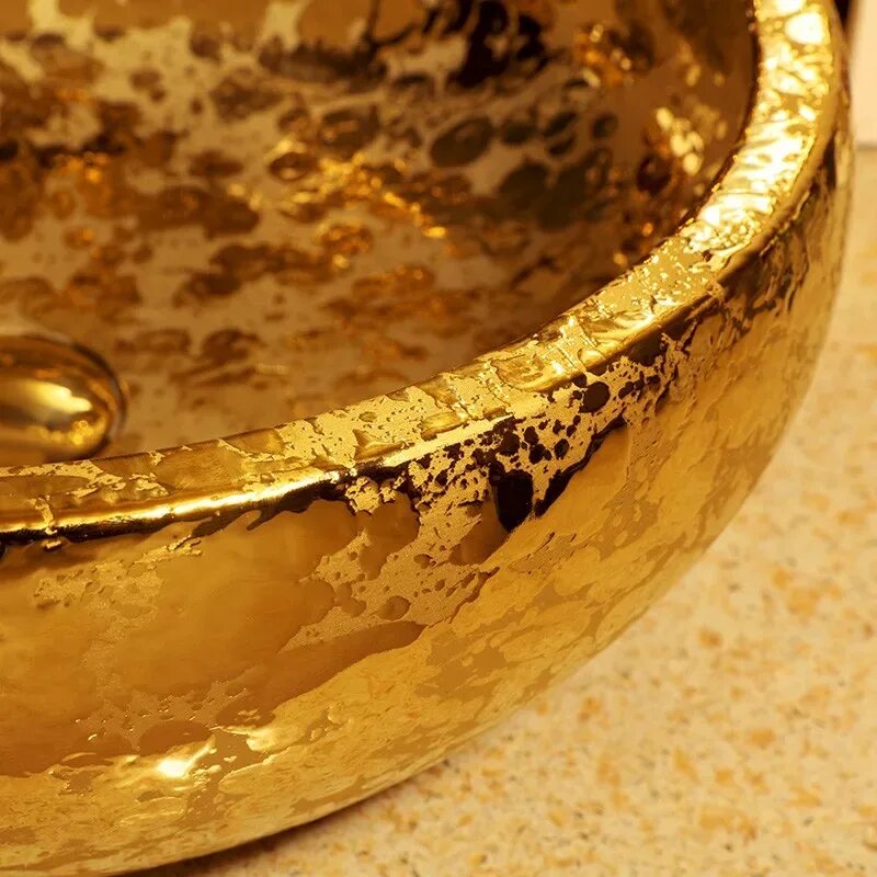 Золотая глазурь. Золотая раковина. Позолоченная раковина. Золотые раковины в ванной. Золочение керамики.