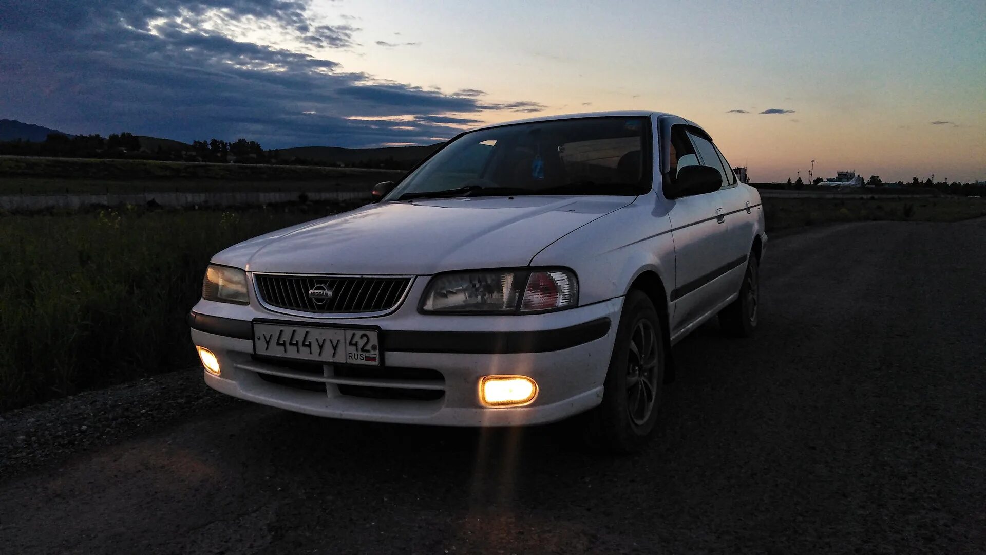 Ниссан санни годы выпуска. Nissan Sunny b15. Nissan Sunny b15 модель. Nissan Sunny b15 дорест. Nissan Sunny b15 футболка.