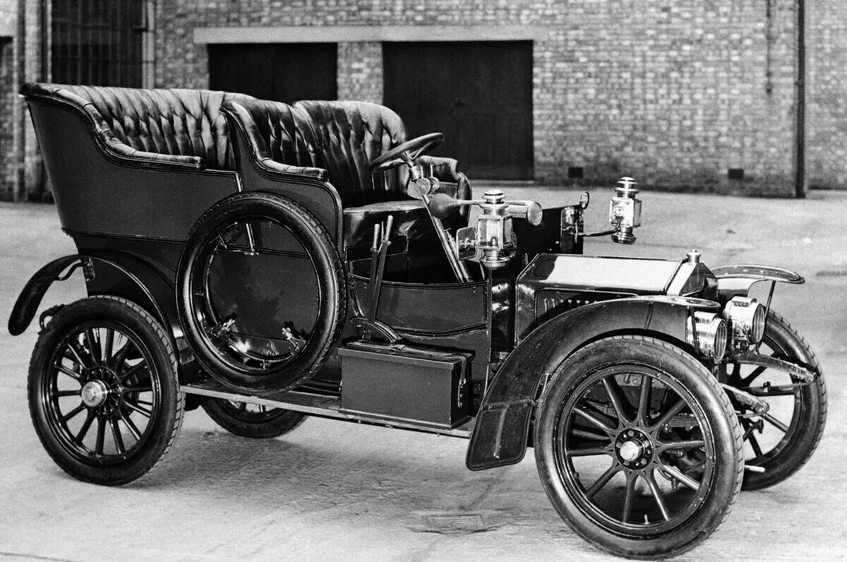 Rolls история. Роллс Ройс 1904. Роллс Ройс 1905.