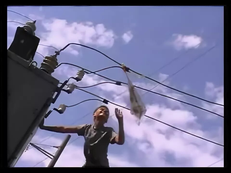 под током видео. под током видео. человека ударило троссом. под током видео. под током видео.