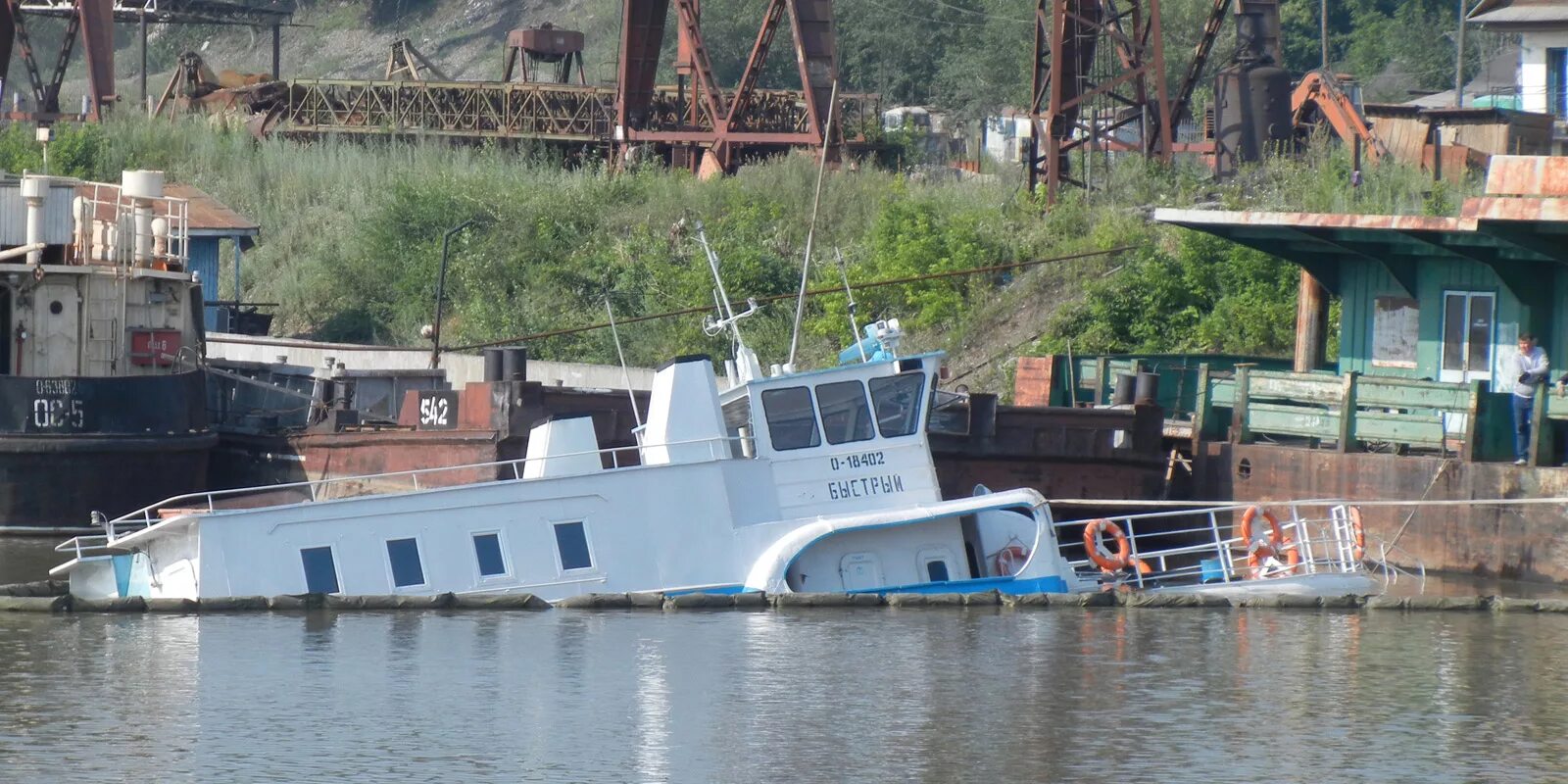 Теплоход быстрый. Праздничный теплоход. Теплоход тверь. Теплоход быстрый. Прогулочный теплоход стремительный.
