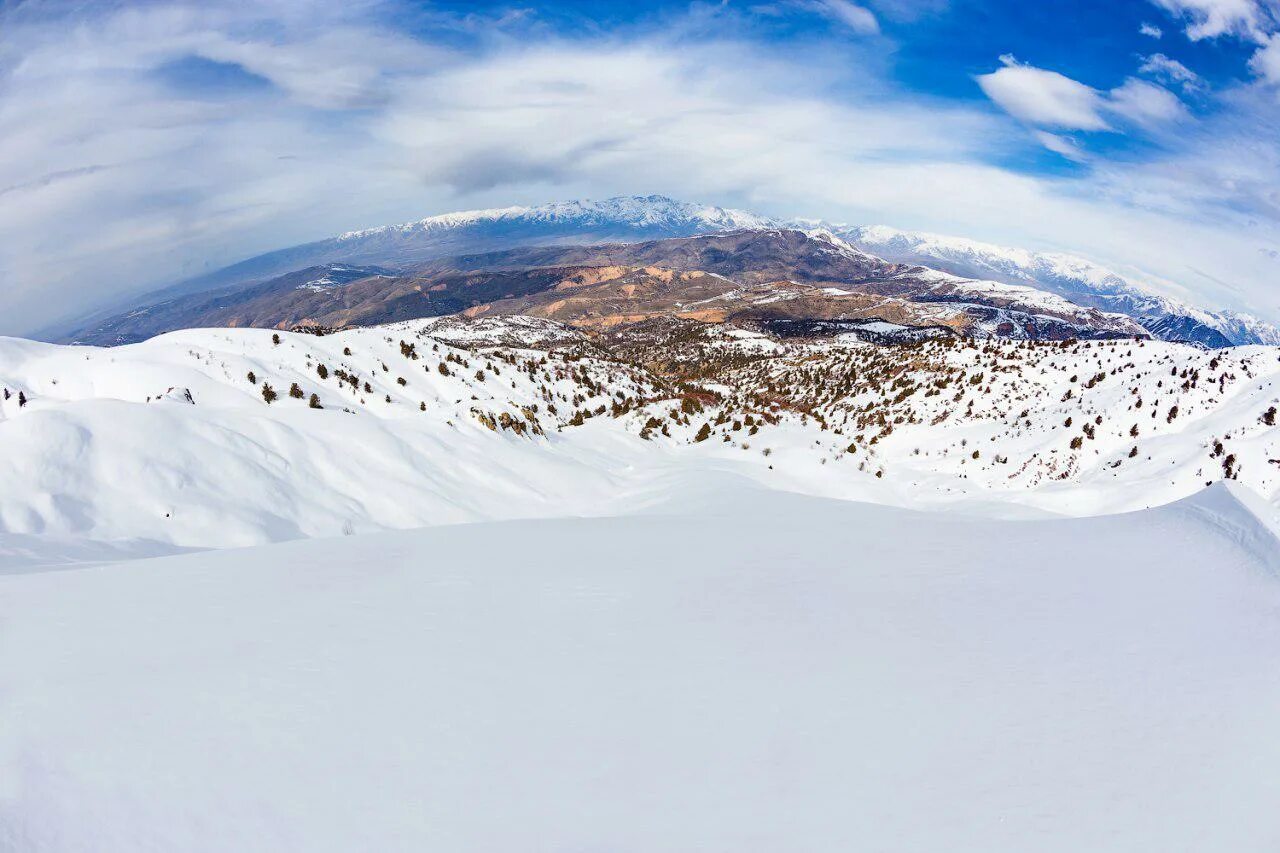 горный курорт «amirsoy mountain resort». узбекистан курорт amirsoy. чимган амирсай. горный курорт «amirsoy mountain resort». горы амирсой узбекистан.