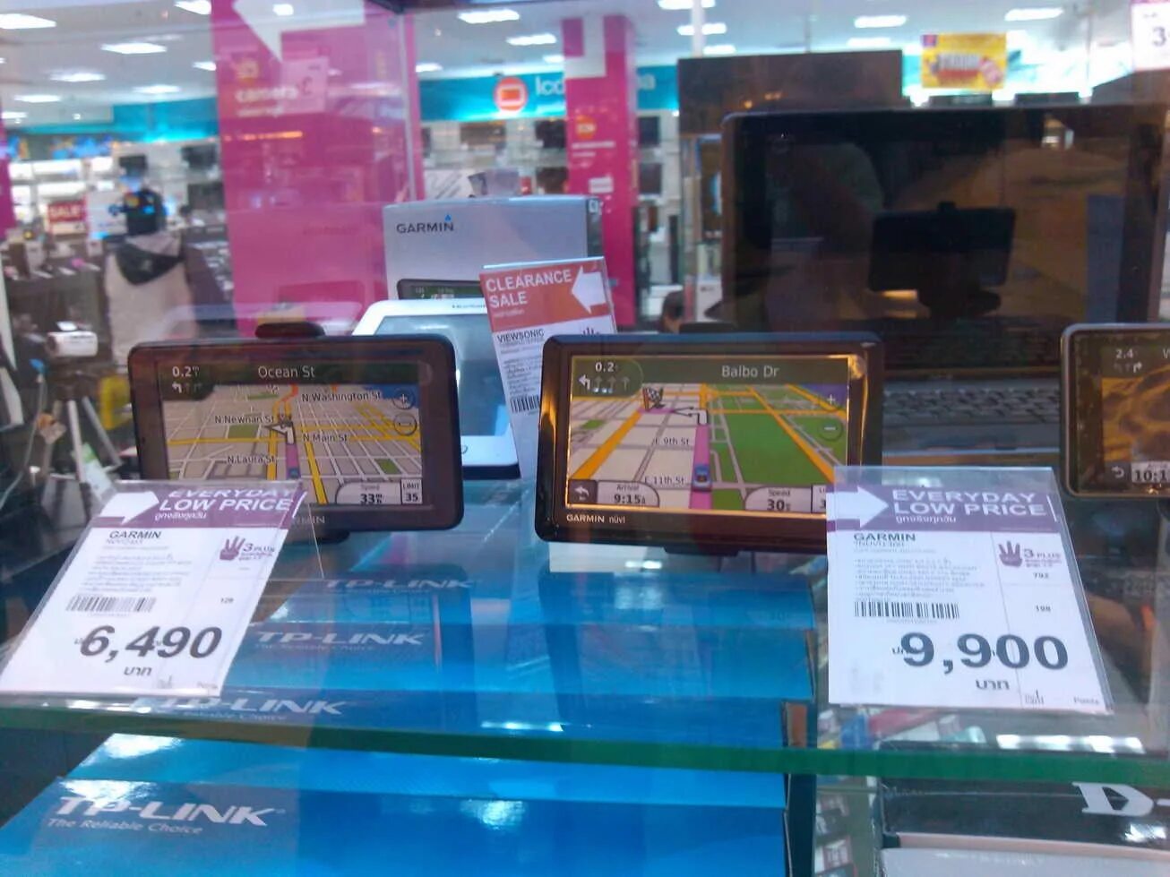 Курс рубля к тайскому бату. Конвертация валюты тайский бат и рубль. Курс бата к рублю на сегодня. Обмен валюты в аэропорту. Один тайский бат к рублю.