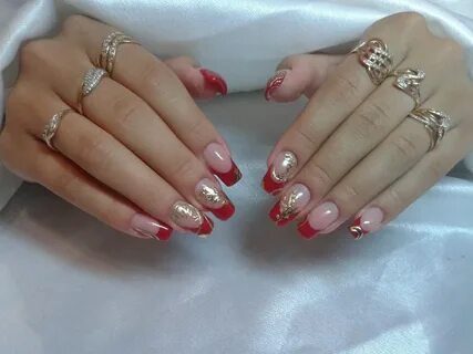Ногти красные с золотом френч