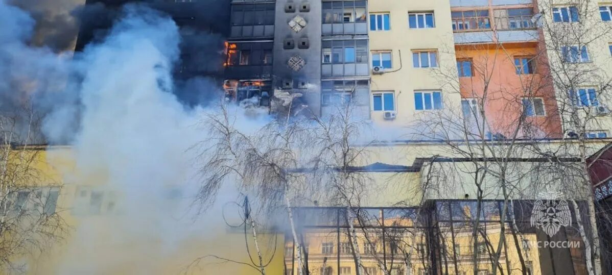 Пожары торговые центры Якутск. Пожар в квартире. Пожар в Якутске. Сильный пожар. Поступи якутск