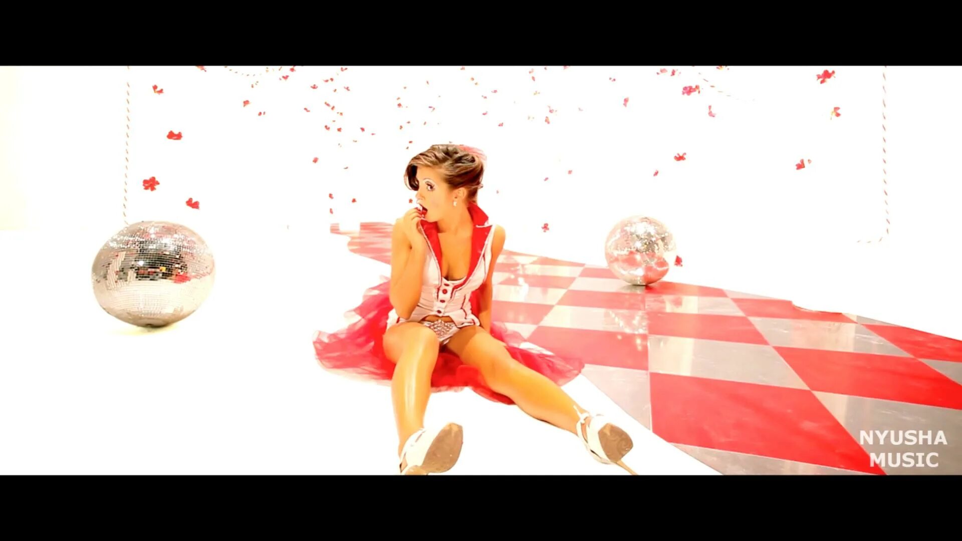 Нюша певица чудо. Не перебивай nyusha – выбирать чудо. Трек нюша чудо. Нюша выбирать чудо full hd. Кушает нюша чудо выбирать.