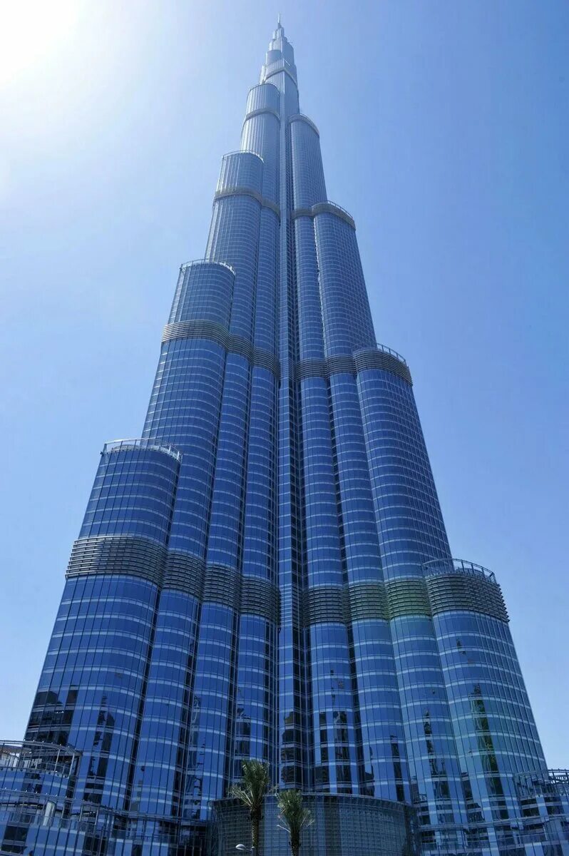 В каком городе находится самый высокий небоскреб. Бурдж-Халифа Дубай. Небоскреб Бурдж-Халифа. Дубай здание Бурдж Халифа. Отель Армани в Бурдж Халифа.