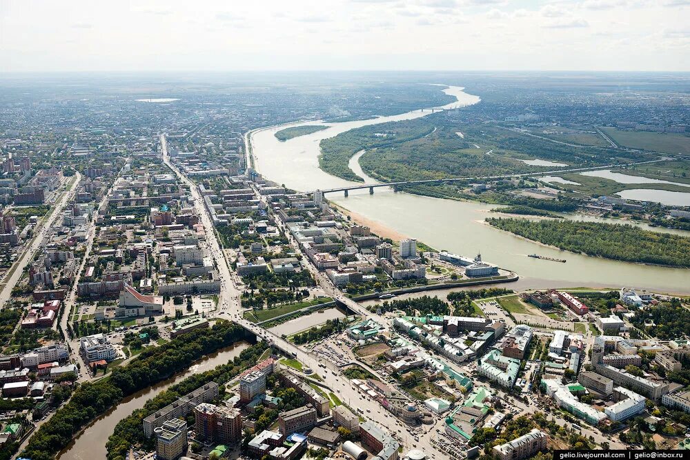 На какой реке расположен омск. Город Омск с высоты птичьего полета. Центр Омска с высоты птичьего полета. Города Сибири Омск. Омск виды города.